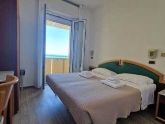 WŁOCHY - Rimini - hotel Artide *** (14-18 lat), 2 parki - Mirabilandia i Mira Beach !